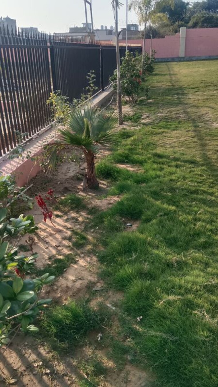 Garden, unnati-vihar  167 Sq.Yd. Plot In Sikar Road Jaipur 9785693
