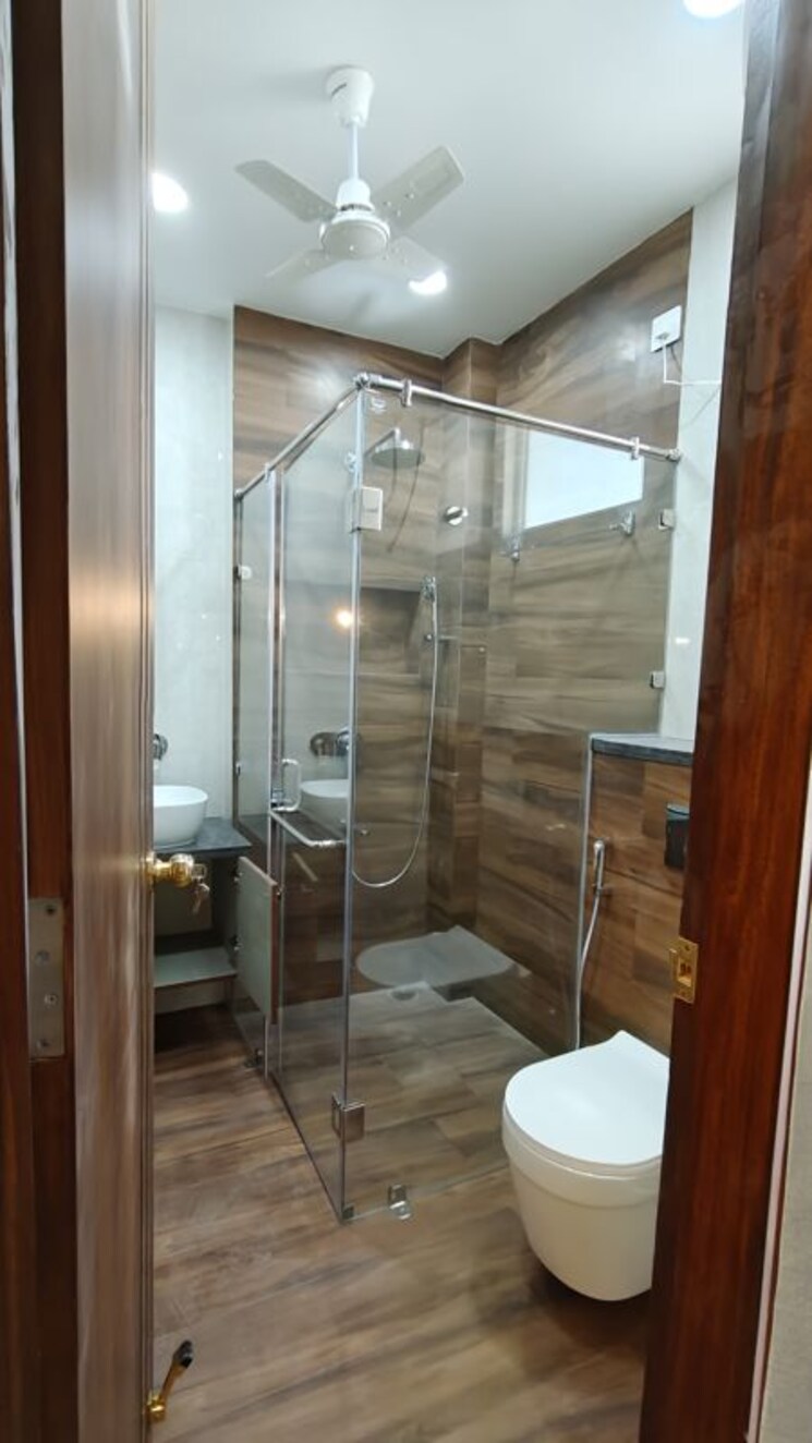 Bathroom, sector 28 4 Bedroom 260 Sq.Yd. Builder Floor In Sector 28 Faridabad 9785701