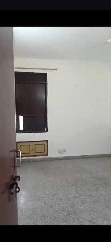 Furnished Amenities in 3 BHK Apartment at Sector 10 Dwarka – for Rent