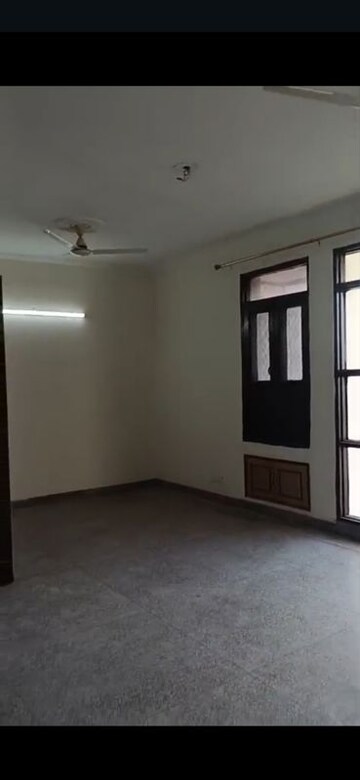 Room in 3 BHK Apartment at Sector 10 Dwarka – for Rent