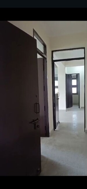 Room in 3 BHK Apartment at Sector 10 Dwarka – for Rent
