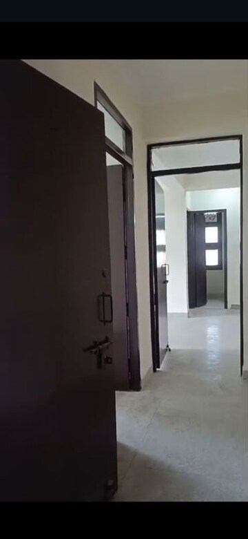 Room in 3 BHK Apartment at Sector 10 Dwarka – for Rent