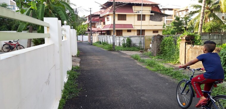 Resale 3485 Sq.Ft. Plot in Mg Road Thrissur - 9785716