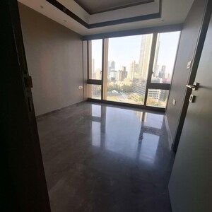 Room in 4 BHK Apartment at Lodha Trump Tower, Kamala Mill – for Rent