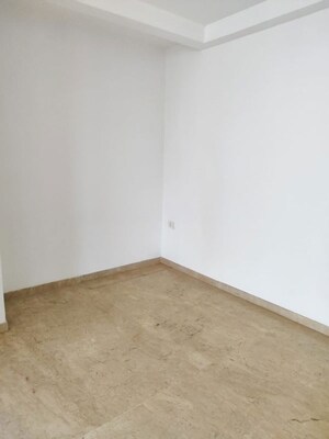 Room in 2.5 BHK Apartment at Hiranandani Cardinal, Ghodbunder Road – for Sale