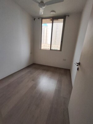 Room in 2.5 BHK Apartment at Hiranandani Cardinal, Ghodbunder Road – for Sale