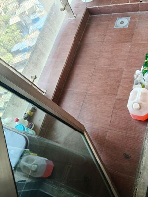 Furnished Amenities in 4 BHK Apartment at Raj Grandeur, Powai – for Rent