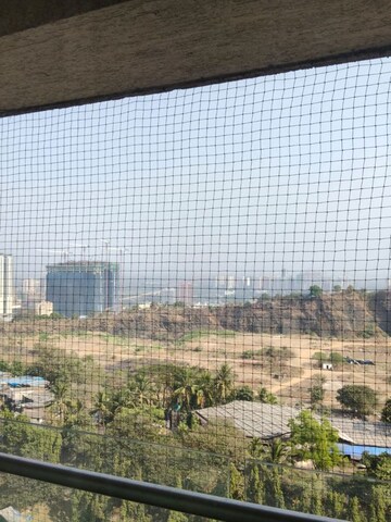 Plot Area in 4 BHK Apartment at Raj Grandeur, Powai – for Rent