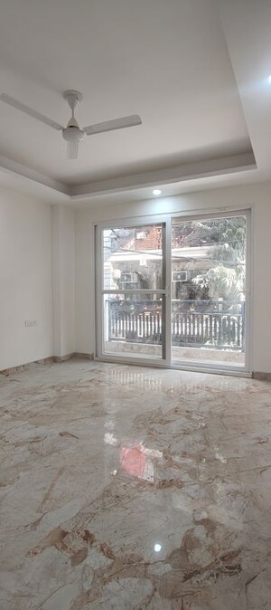 Room in 4 BHK Builder Floor at Chattarpur – for Rent