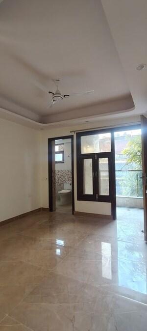 Room in 3 BHK Builder Floor at Chattarpur – for Rent