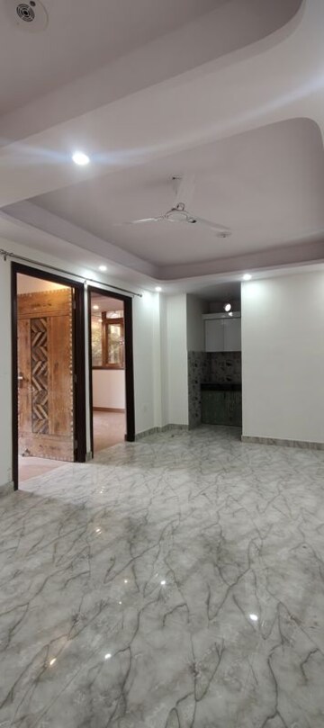 Room in 3 BHK Builder Floor at Chattarpur – for Rent