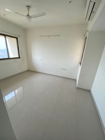 Room in 1 BHK Apartment at Raunak Unnathi Woods Phase 7 A And B, Ghodbunder Road – for Sale