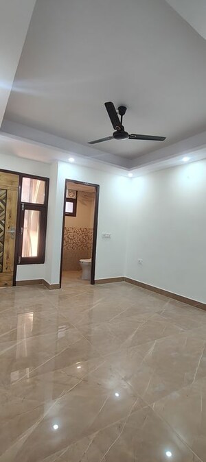Room in 2 BHK Builder Floor at Chattarpur – for Rent