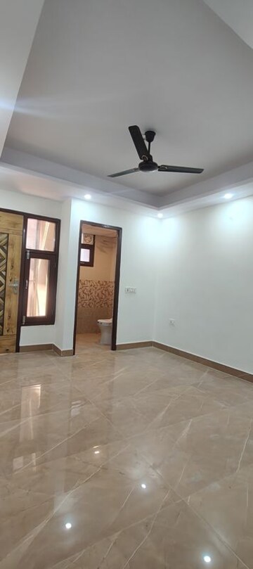 Room in 2 BHK Builder Floor at Chattarpur – for Rent