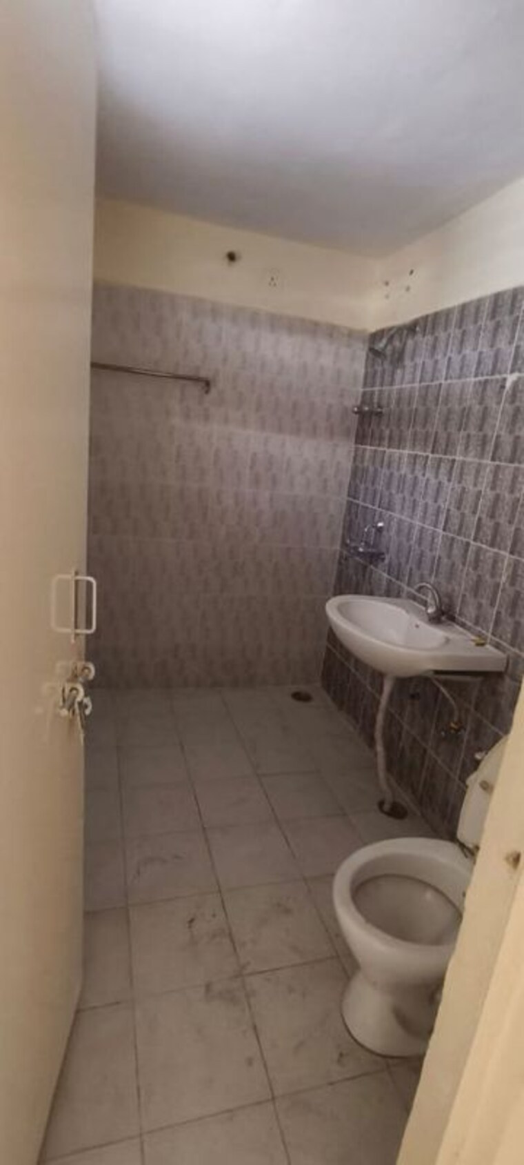 Bathroom, rohini-apartment 2 Bedroom 1000 Sq.Ft. Apartment In Gomti Nagar Lucknow 9786064
