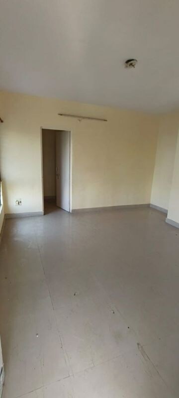 Room in 2 BHK Apartment at Rohini Apartment, Gomti Nagar – for Rent