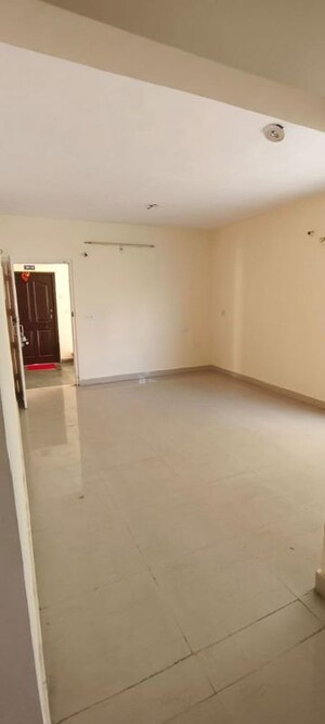 Room in 2 BHK Apartment at Rohini Apartment, Gomti Nagar – for Rent
