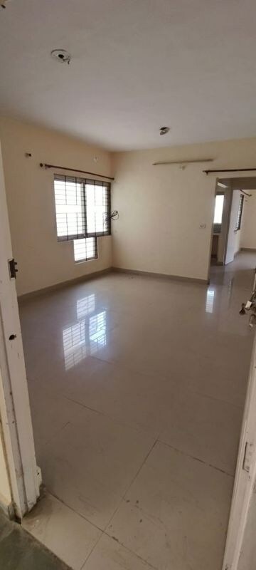 Room in 2 BHK Apartment at Rohini Apartment, Gomti Nagar – for Rent