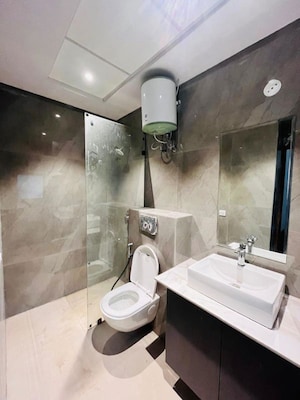 Team Area in 3 BHK Apartment at Suncity Vatsal Valley, Gwal Pahari – for Rent