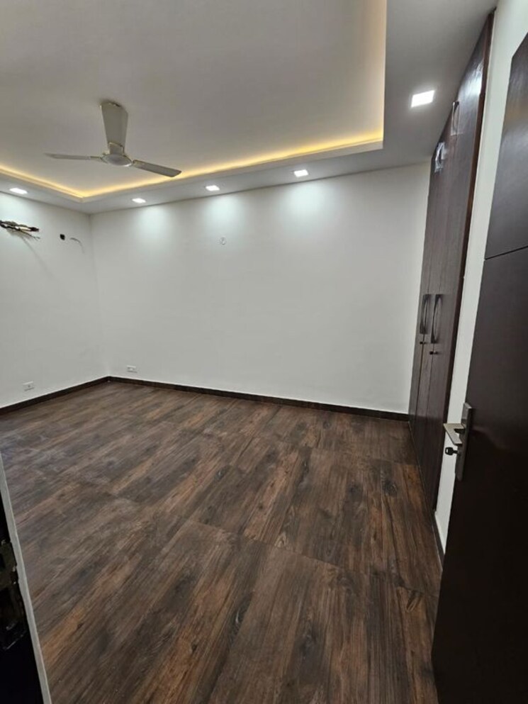 Room, greater kailash i 3 Bedroom 2000 Sq.Ft. Builder Floor In Greater Kailash I Delhi 9786356