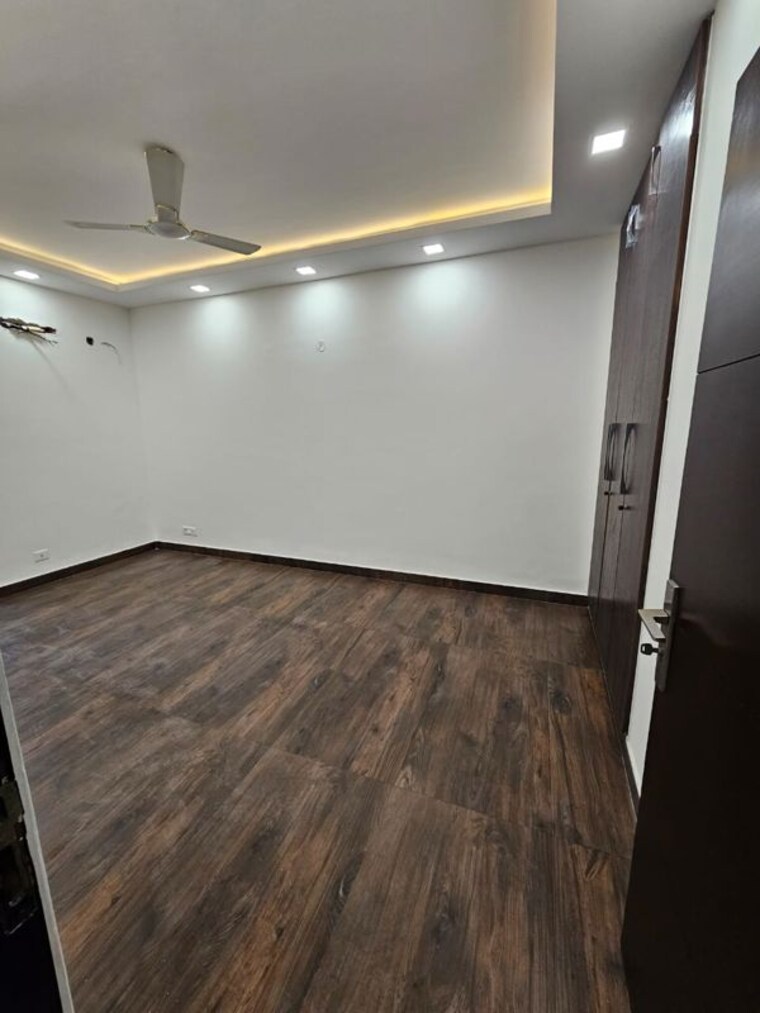 Room, greater kailash i 3 Bedroom 2000 Sq.Ft. Builder Floor In Greater Kailash I Delhi 9786356
