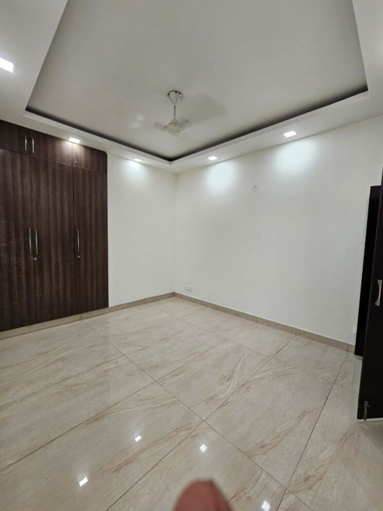 Room, greater kailash i 3 Bedroom 2000 Sq.Ft. Builder Floor In Greater Kailash I Delhi 9786356