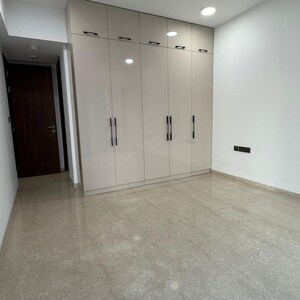 Room in 3 BHK Apartment at Lodha The Park, Century Mills – for Rent