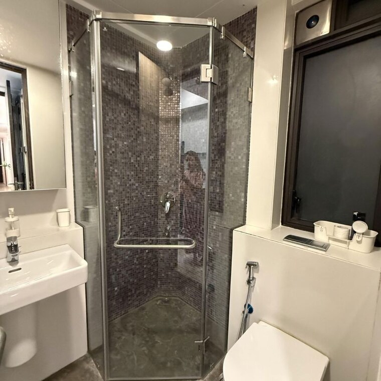 Bathroom, lodha-the-park 4 Bedroom 1680 Sq.Ft. Apartment In Century Mills Mumbai 9786597