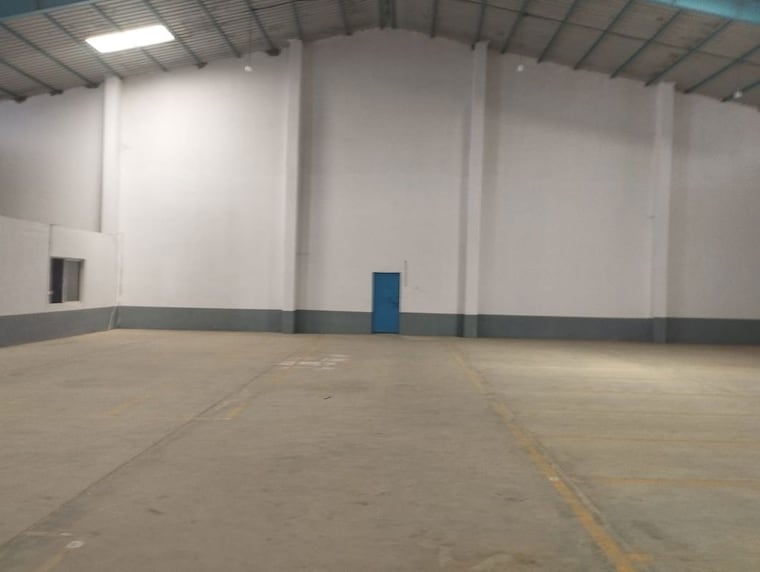 Room, nelamangala Commercial Warehouse 100000 Sq.Ft. In Nelamangala Bangalore 9786514