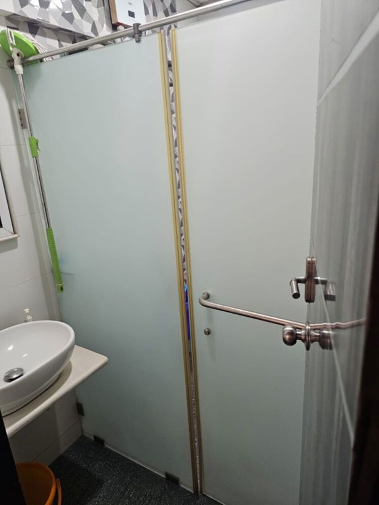 Attached Bathroom, om-viraj-apartment 2 Bedroom 900 Sq.Ft. Apartment In Andheri West Mumbai 9703137