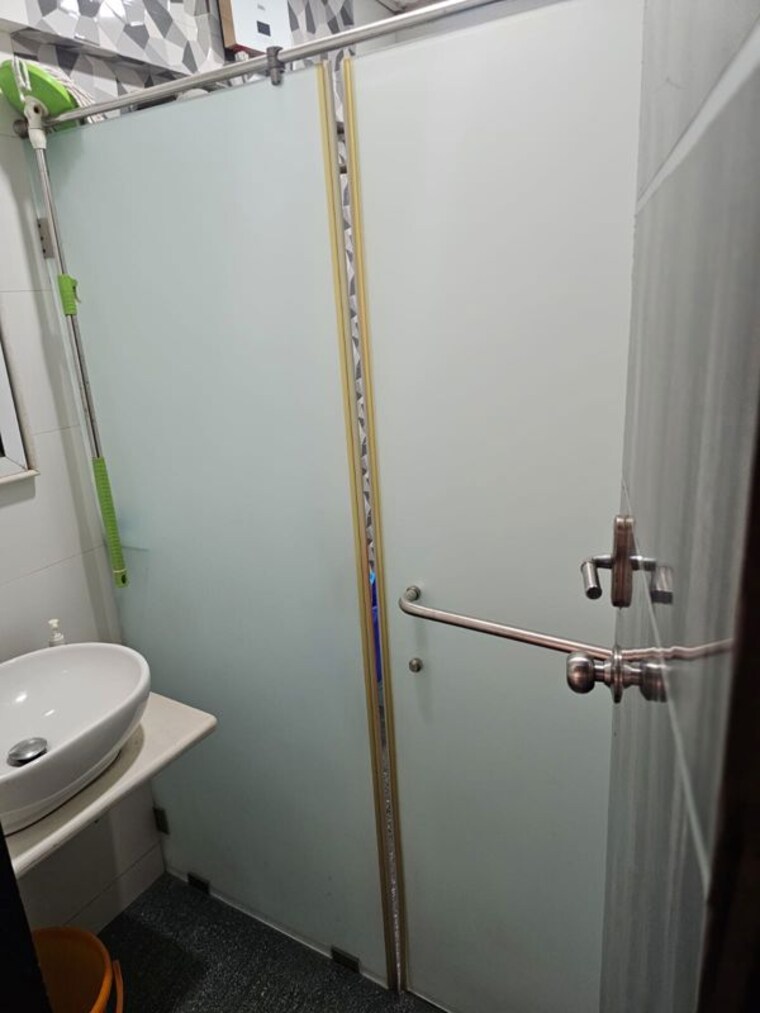 Attached Bathroom, om-viraj-apartment 2 Bedroom 900 Sq.Ft. Apartment In Andheri West Mumbai 9703137