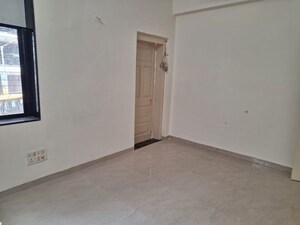 Room in 2 BHK Apartment at Khar West – for Rent
