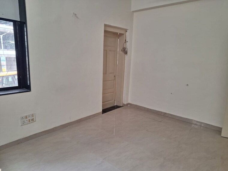 Room, khar west 2 Bedroom 700 Sq.Ft. Apartment In Khar West Mumbai 9786629