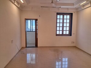 2 BHK Apartment For Rent in Khar West
