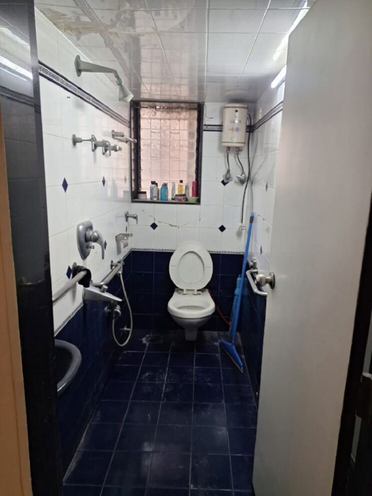 Bathroom, khar west 2 Bedroom 700 Sq.Ft. Apartment In Khar West Mumbai 9786629