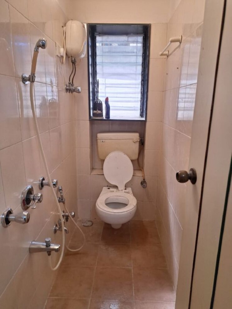 Bathroom, khar west 2 Bedroom 700 Sq.Ft. Apartment In Khar West Mumbai 9786629