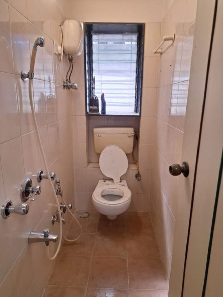 Bathroom, khar west 2 Bedroom 700 Sq.Ft. Apartment In Khar West Mumbai 9786629