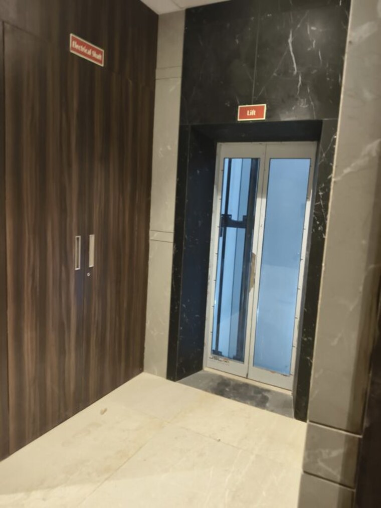undefined, vile parle west Commercial Office Space 320 Sq.Ft. In Vile Parle West Mumbai 9786710