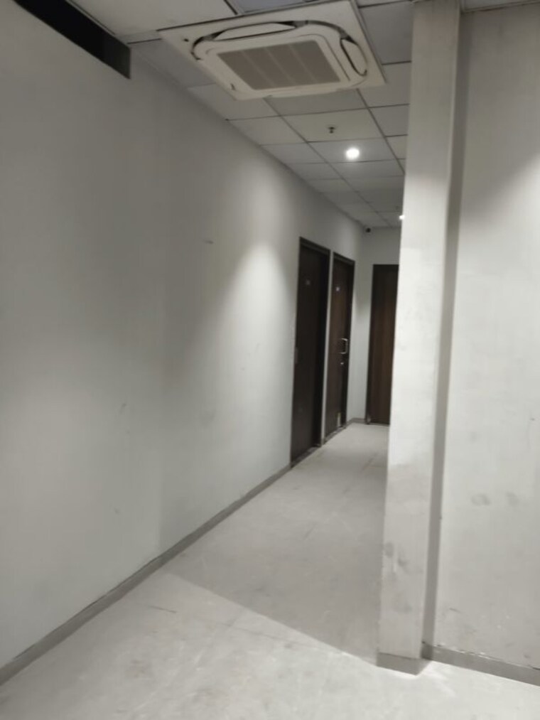 Team Area, vile parle west Commercial Office Space 320 Sq.Ft. In Vile Parle West Mumbai 9786710