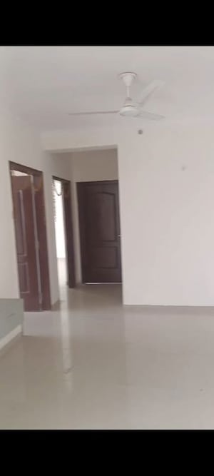 Room in 3 BHK Apartment at Omaxe Waterscapes, Gomti Nagar – for Sale
