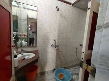 Bathroom in 3.5 BHK Apartment at Valley Towers Annex, Manpada – for Sale