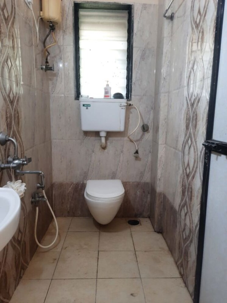 Bathroom, classic-enclave 2 Bedroom 800 Sq.Ft. Apartment In Santacruz East Mumbai 9786832