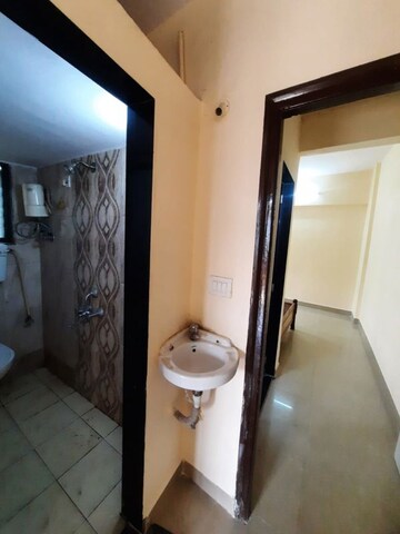 Furnished Amenities in 2 BHK Apartment at Classic Enclave, Santacruz East – for Rent