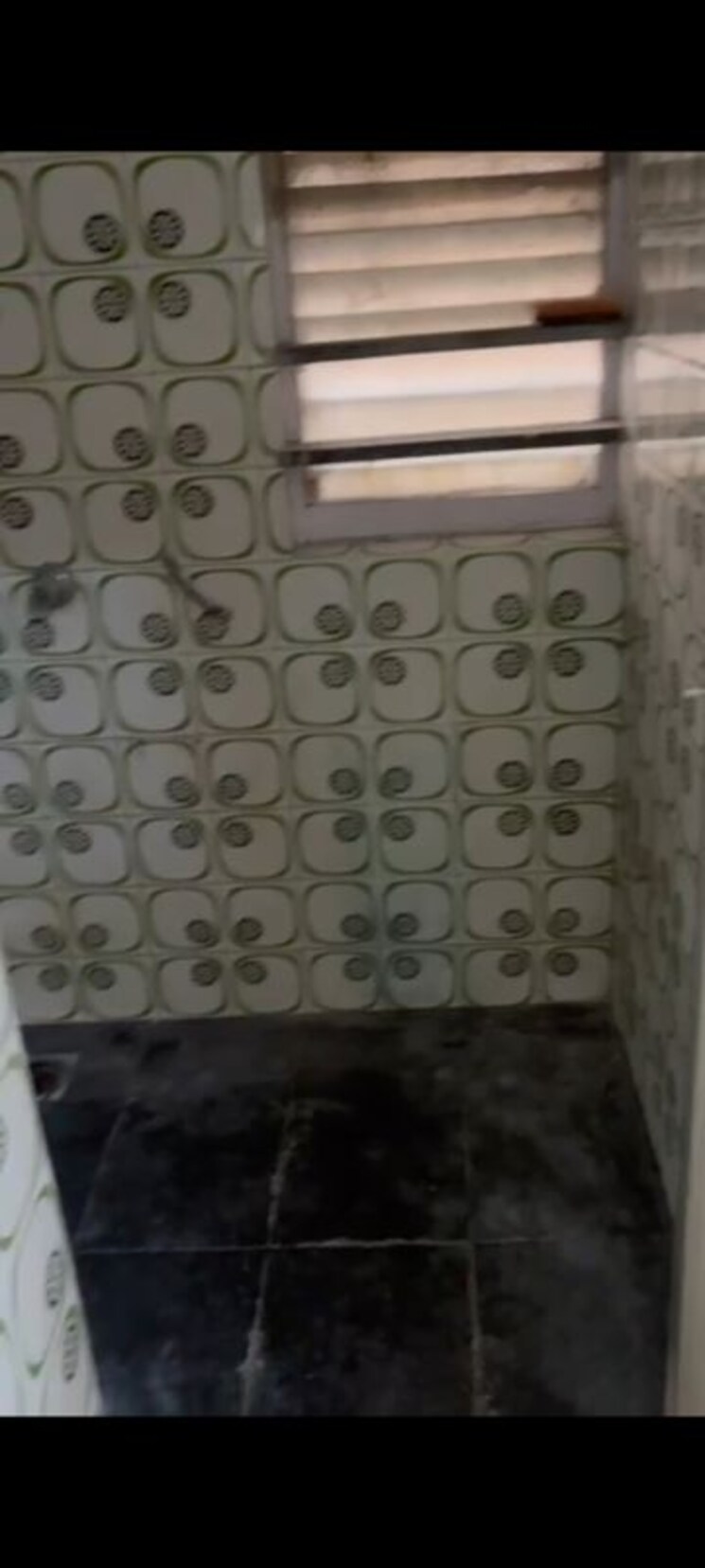 Bathroom, vile parle east 1.5 Bedroom 600 Sq.Ft. Apartment In Vile Parle East Mumbai 9786851