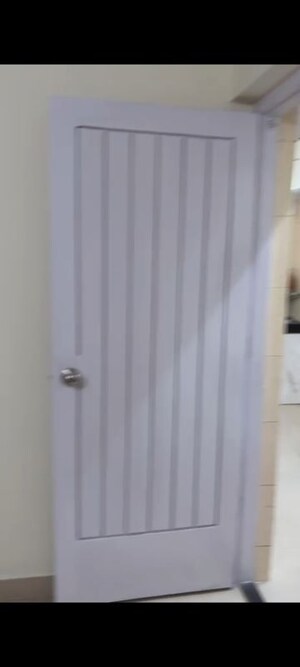 Bathroom in 1.5 BHK Apartment at Vile Parle East – for Rent