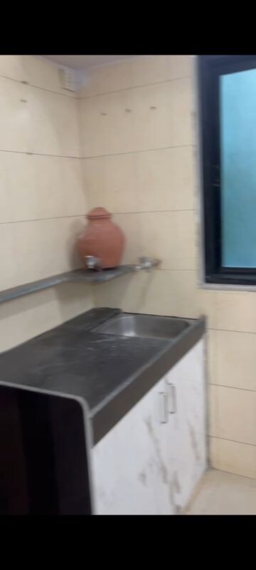 Kitchen in 1.5 BHK Apartment at Vile Parle East – for Rent