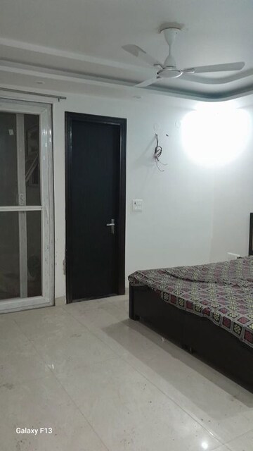 Room in 3 BHK Builder Floor at Sector 8 Dwarka – for Rent