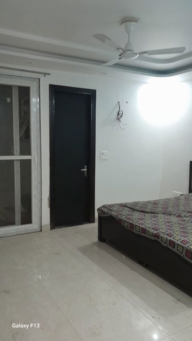 Room, sector 8 dwarka 3 Bedroom 1900 Sq.Ft. Builder Floor In Sector 8 Dwarka Delhi 9786861