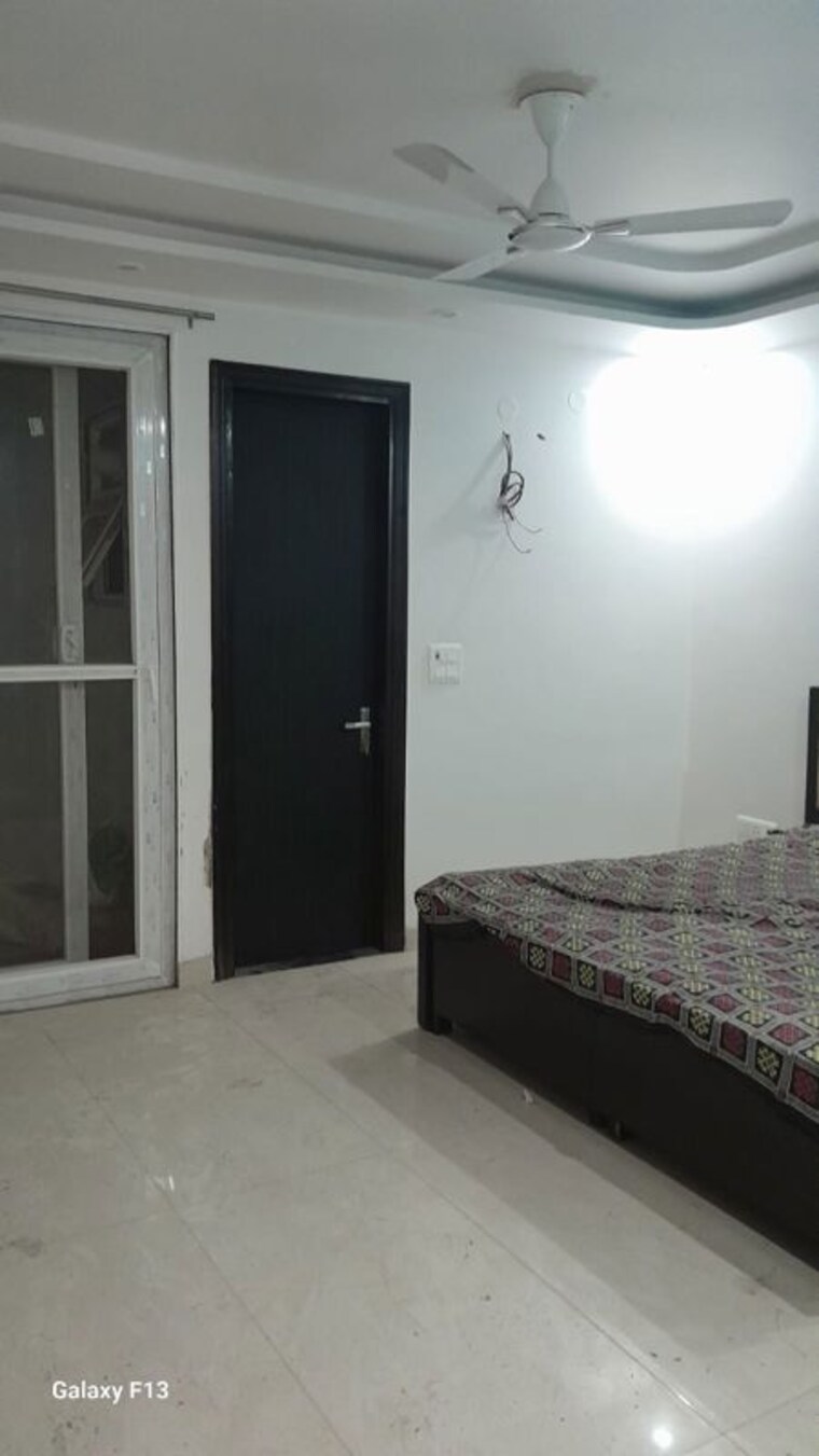 Room, sector 8 dwarka 3 Bedroom 1900 Sq.Ft. Builder Floor In Sector 8 Dwarka Delhi 9786861