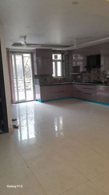 Room in 3 BHK Builder Floor at Sector 8 Dwarka – for Rent